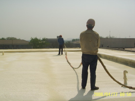聚氨酯噴涂機用于屋頂保溫